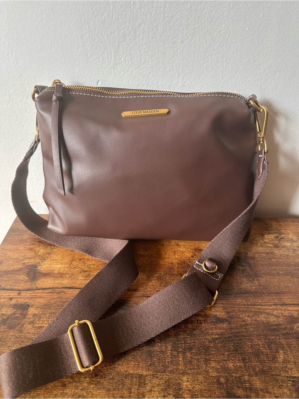Steve Madden Brown Faux Leather Crossbody Bag with Gold Hardware NWOT